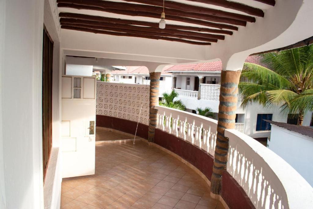 Lux Suites Diani Holiday Villas Диани Бийч Екстериор снимка